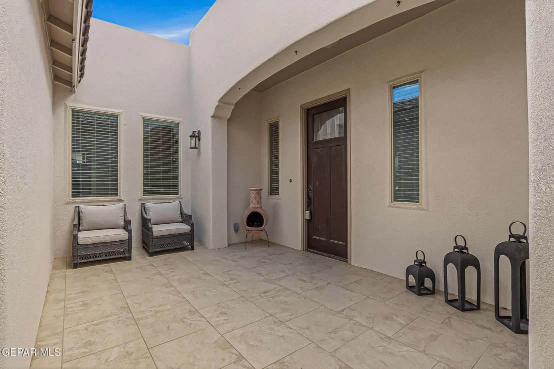 Photo of 5884 Valle Sonar Avenue