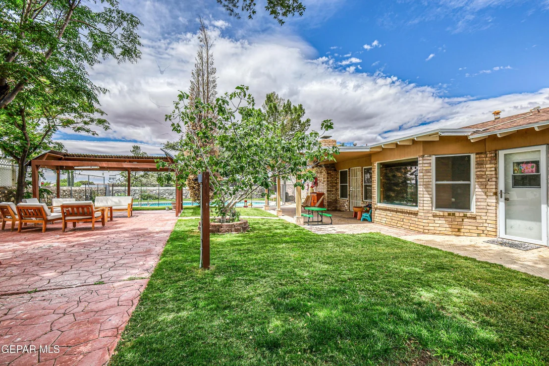 Photo of 708 SOMERSET Drive