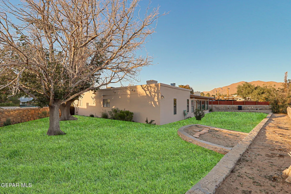 Photo of 836 ESPOLON Drive