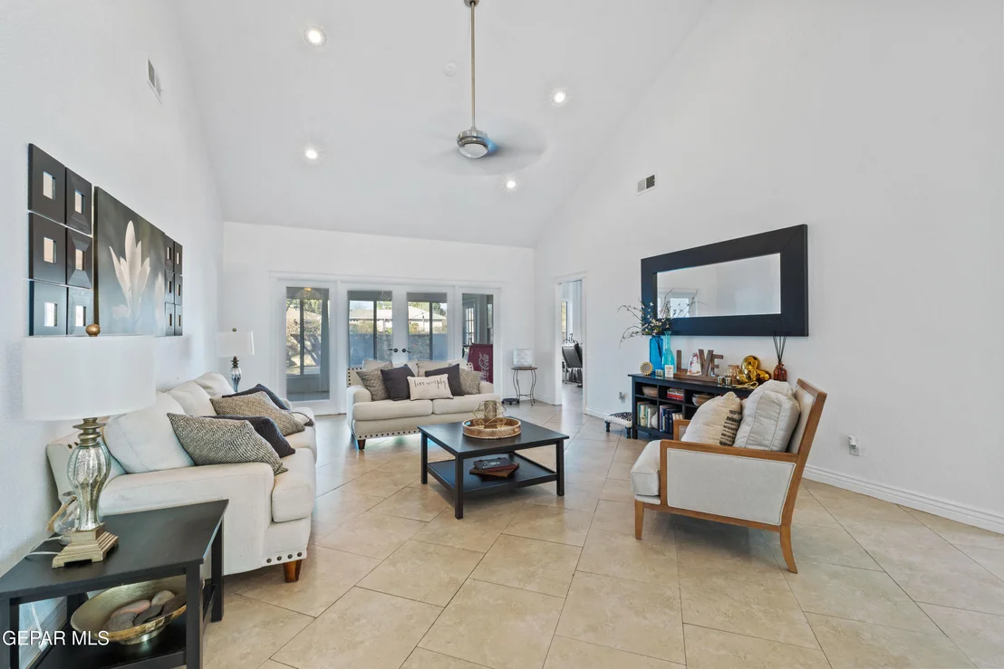 Photo of 721 WILLOW GLEN Drive