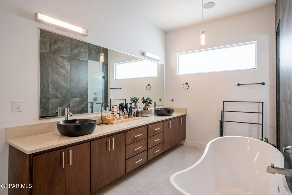 Photo of 316 RIO PINSAQUI Court