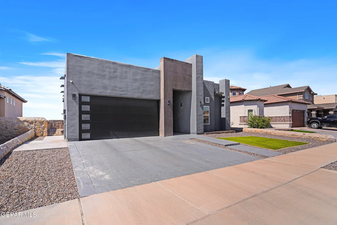 Photo of 12797 Valentine Avenue