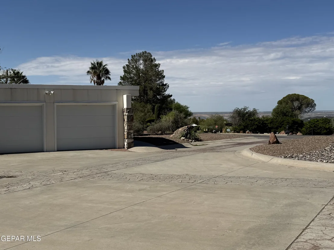 Photo of 912 THUNDERBIRD Drive