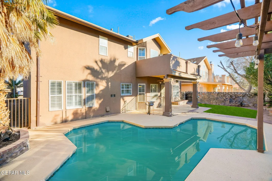 Photo of 2013 SHADOW RIDGE Drive