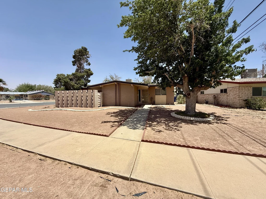 Photo of 3216 Drumond Road