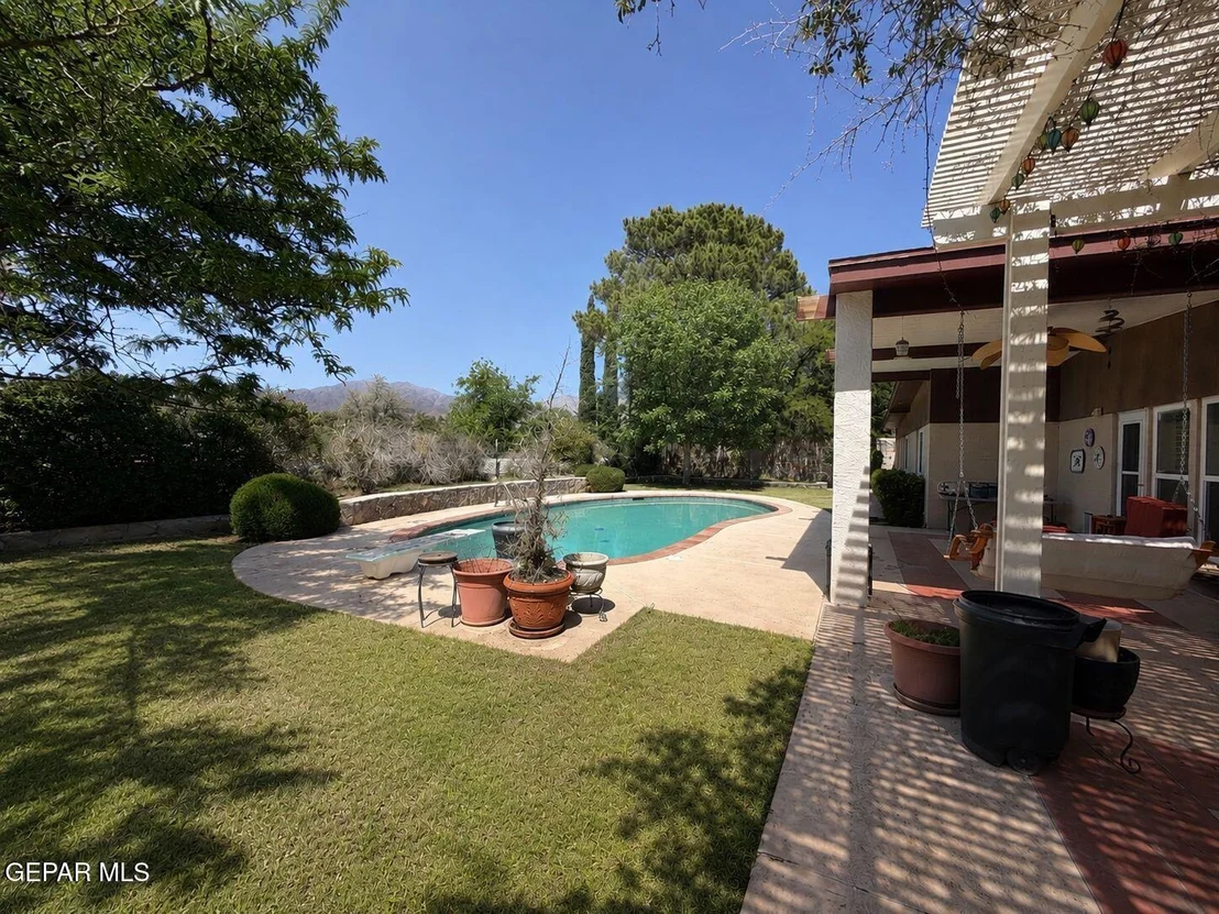 Photo of 6833 LA CADENA Drive