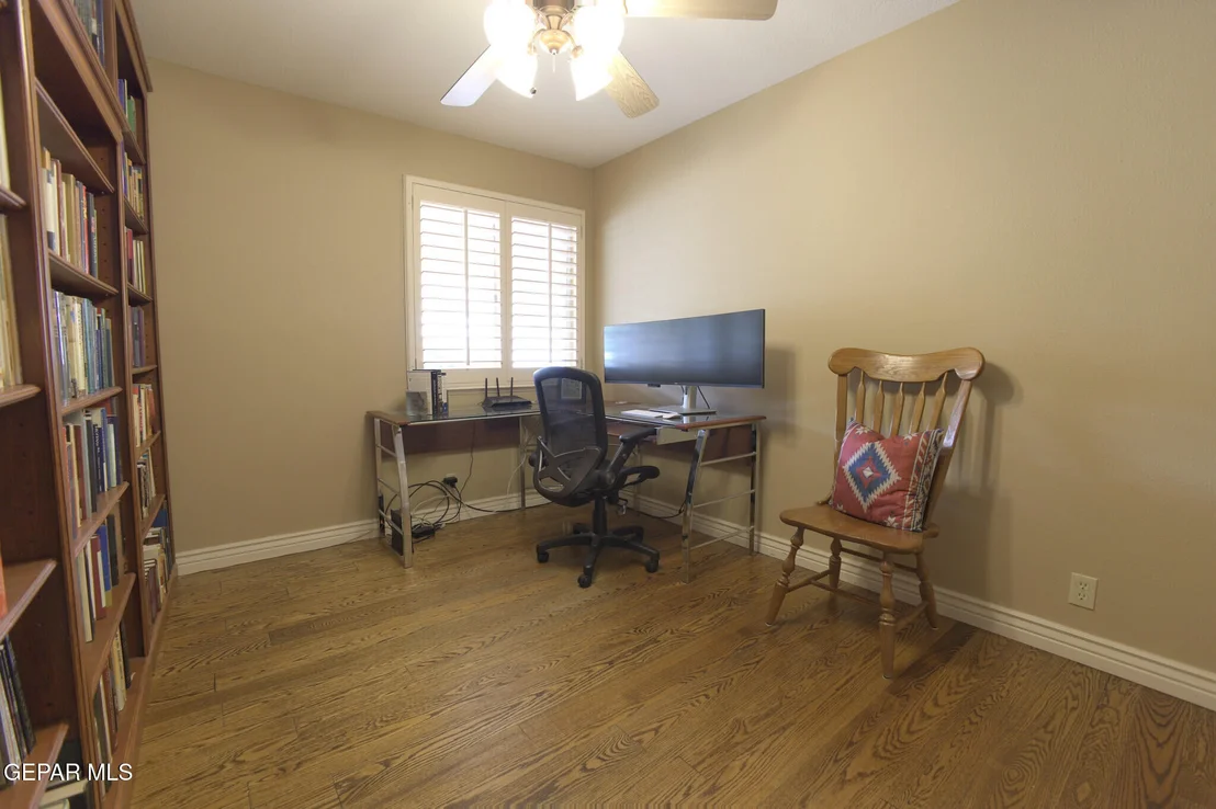 Photo of 417 INDIAN BLUFF Road