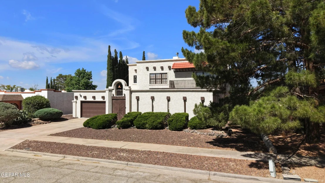Photo of 425 VALPLANO Drive