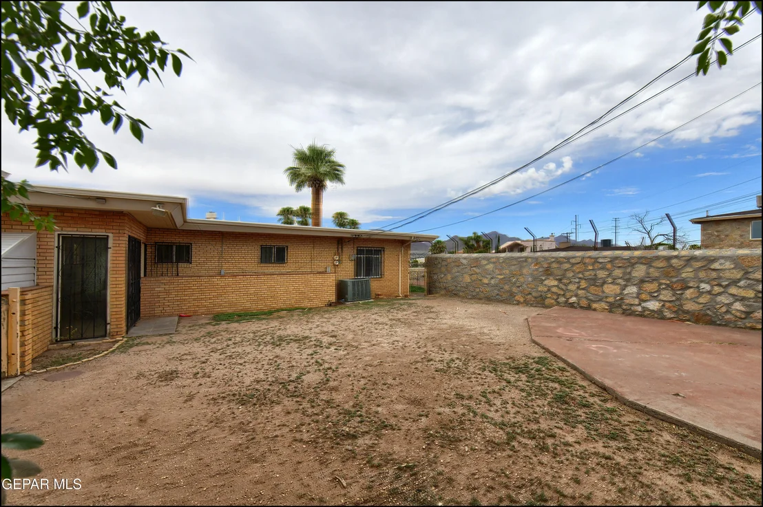 Photo of 2420 HAWLEY Circle