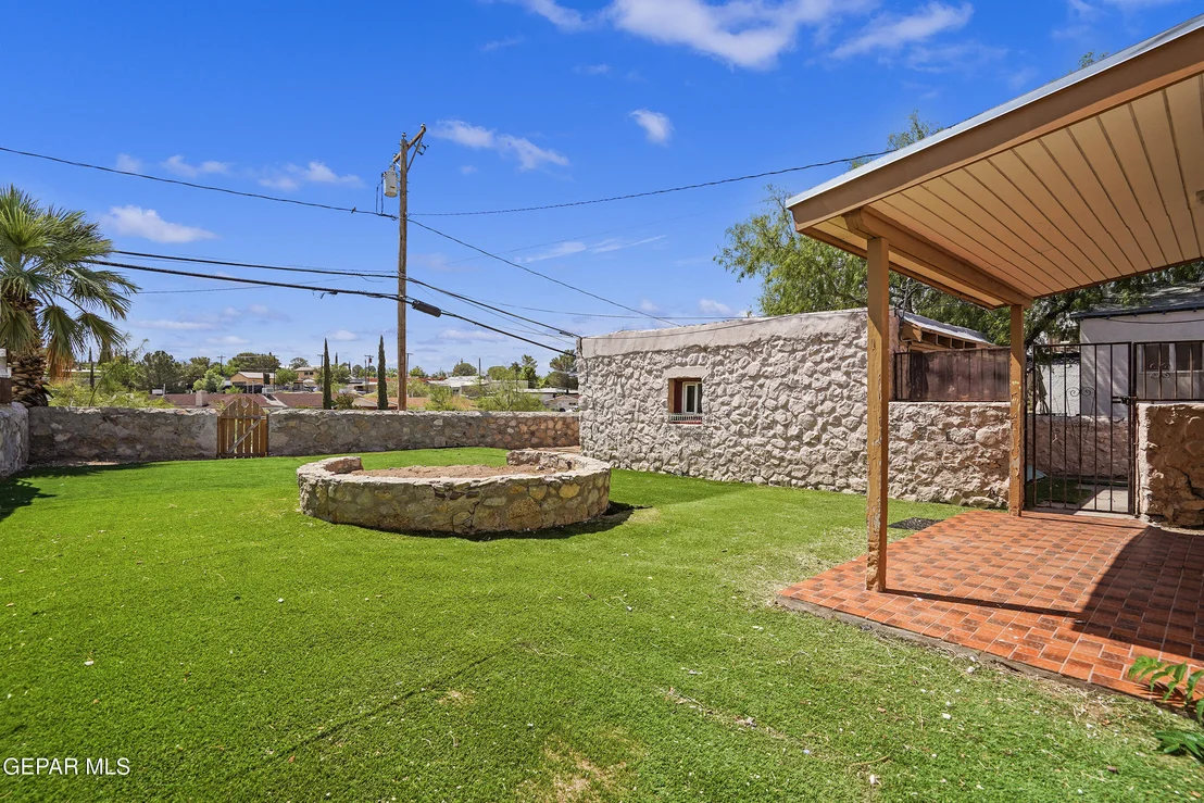 Photo of 810 MESITA Drive