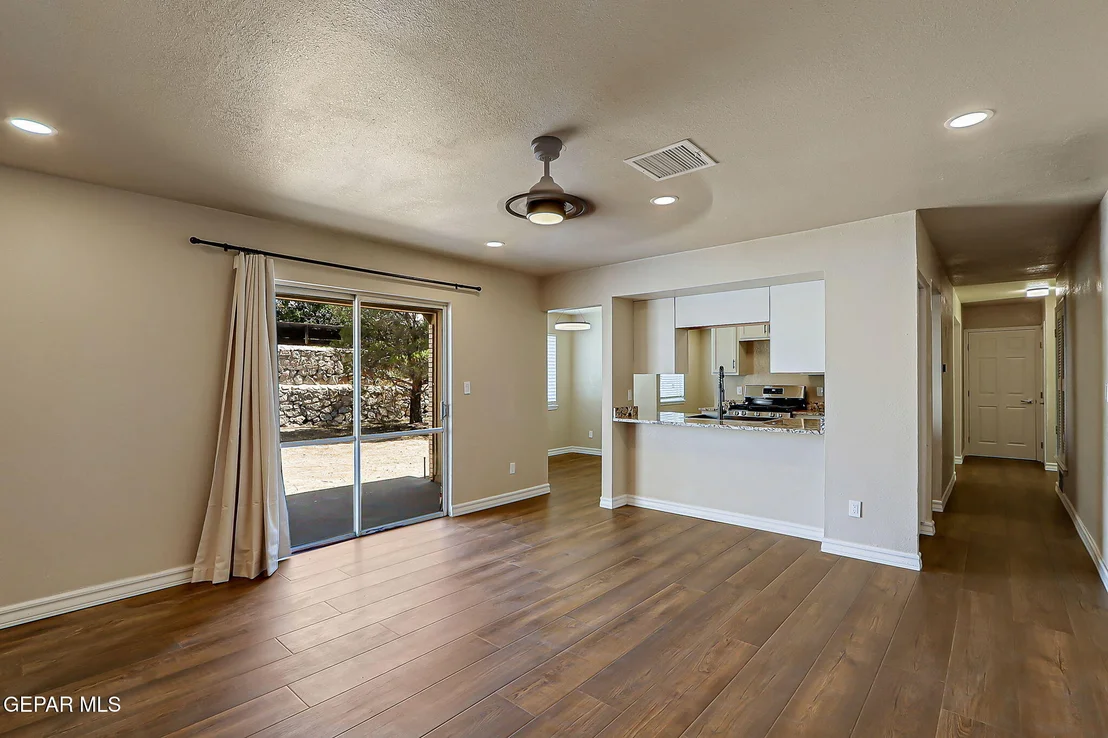Photo of 7131 Clemente Avenue