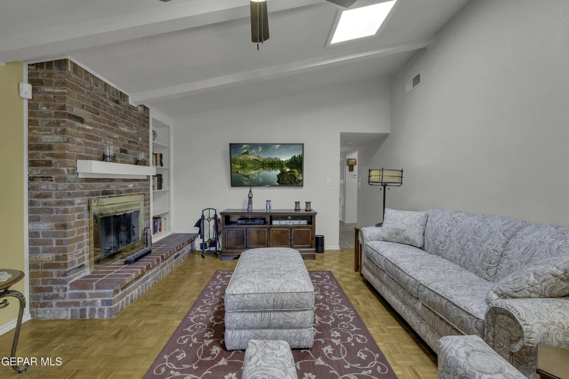 Photo of 801 MONTCLAIR Drive