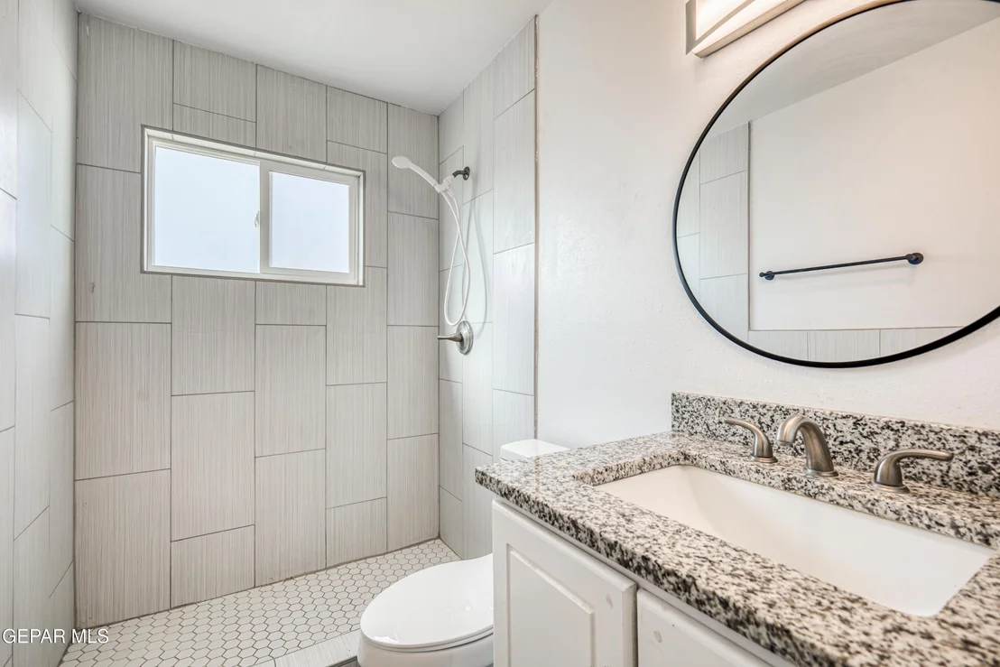Photo of 232 E BORDERLAND Road