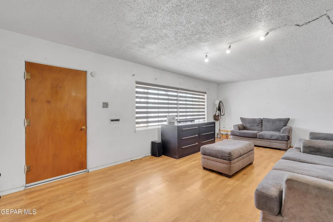 Photo of 5013 Flower Drive