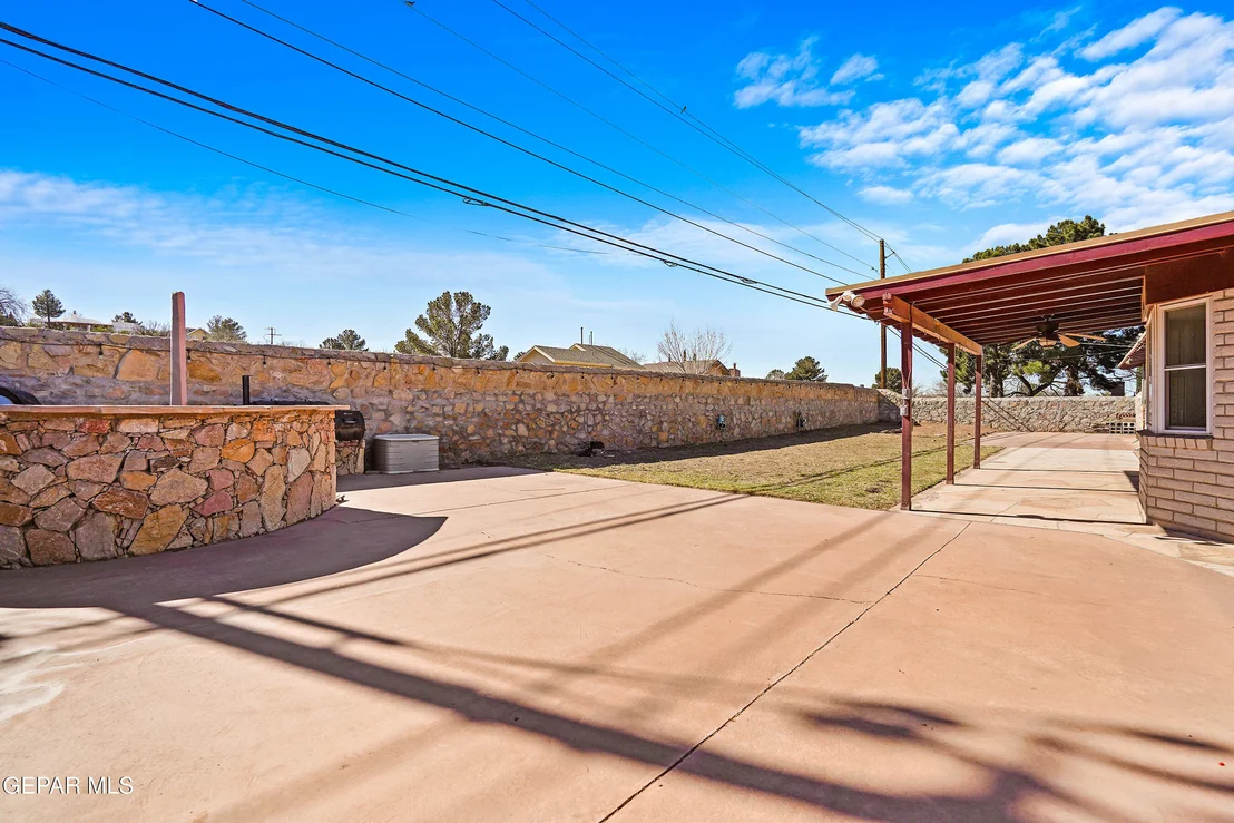 Photo of 700 DE LEON Drive