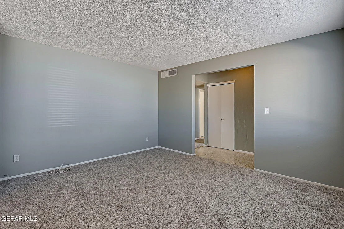 Photo of 7213 CLEMENTE Avenue