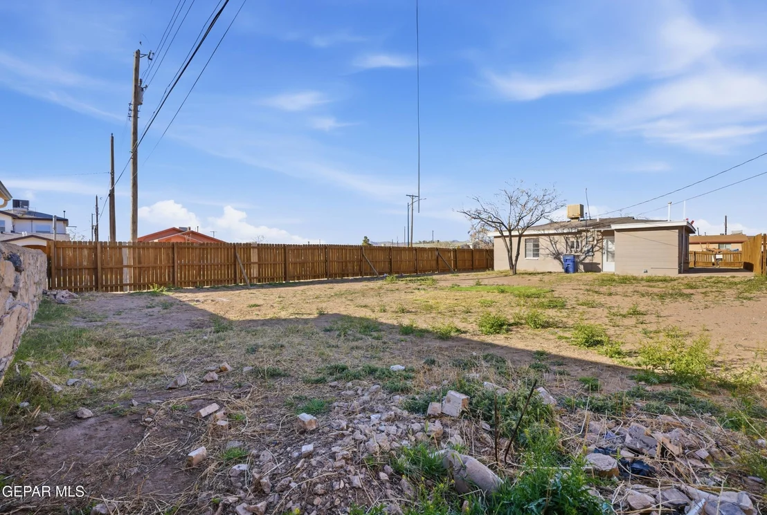 Photo of 652 VAL VERDE Street