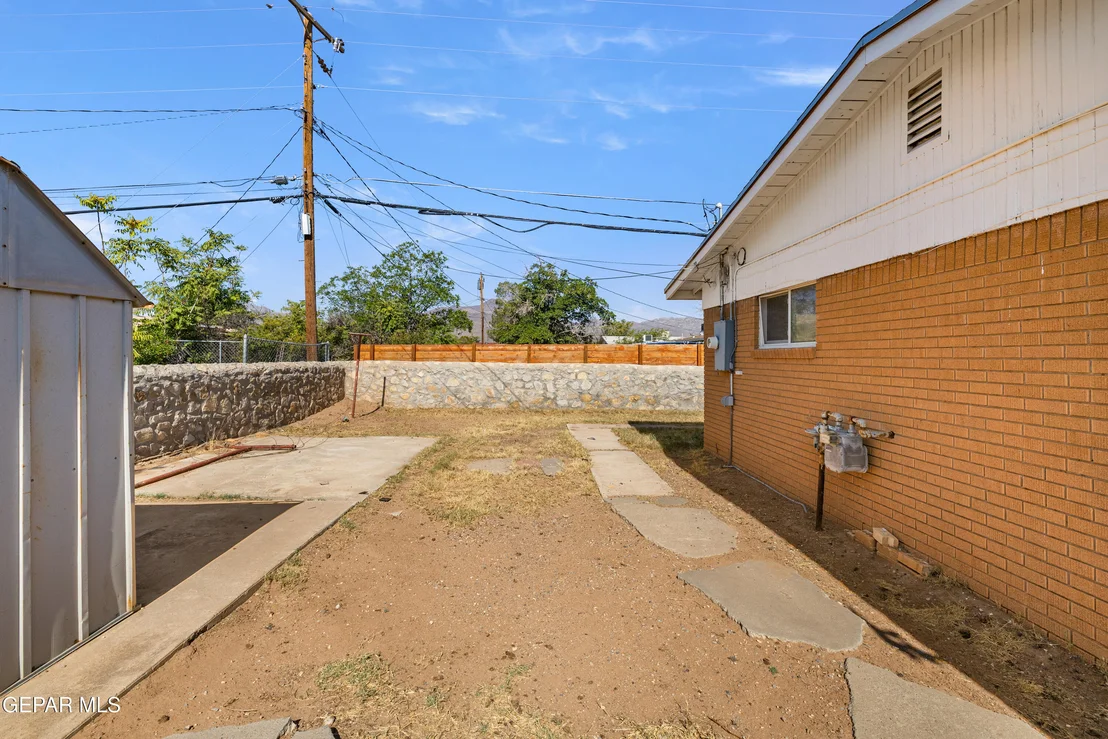 Photo of 10329 MCCOMBS Street