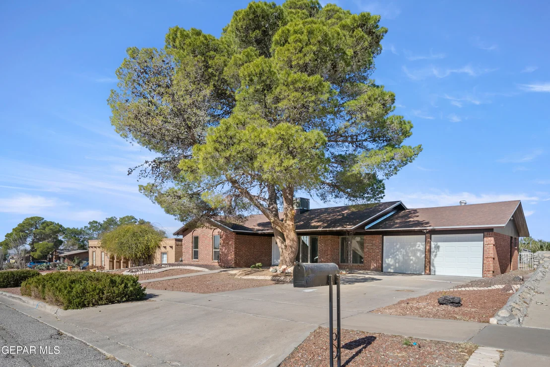 Photo of 6849 LA CADENA Drive