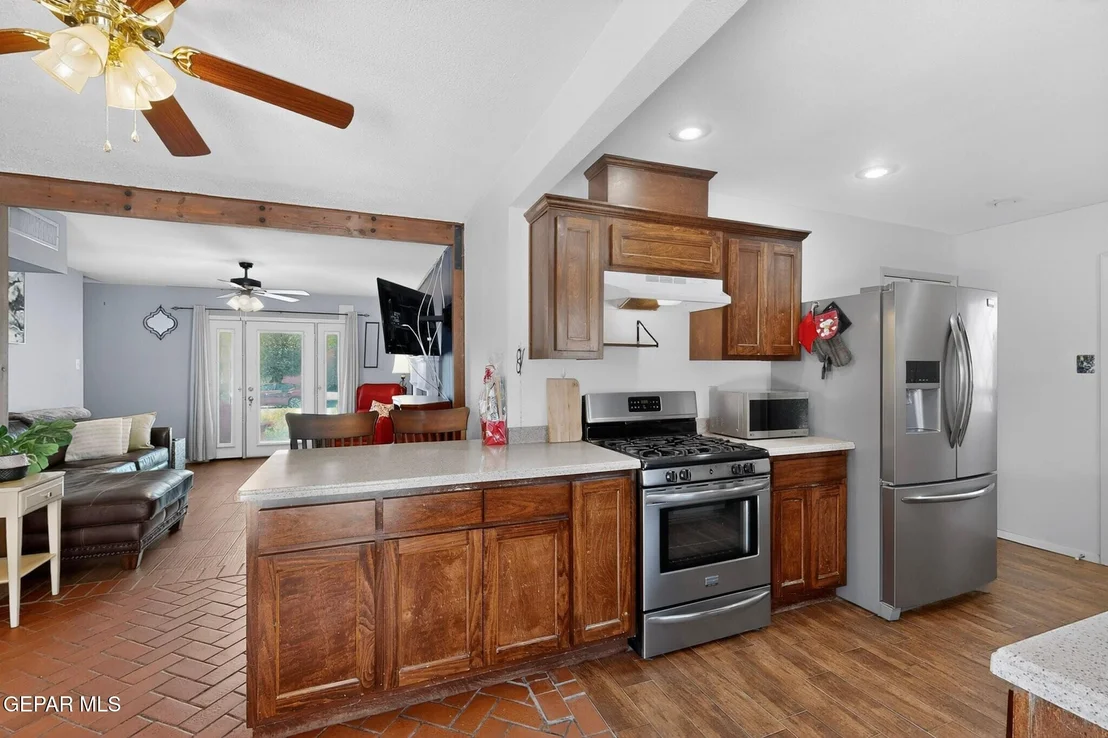 Photo of 537 RIDGEMONT Drive
