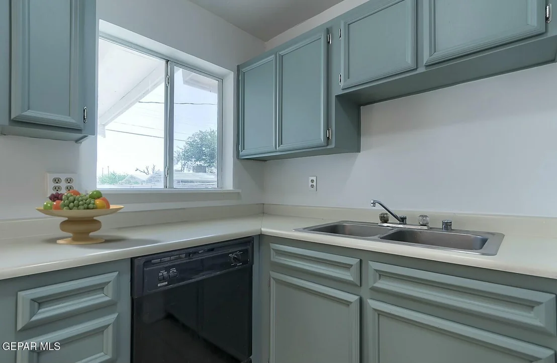 Photo of 2808 HAWICK Road