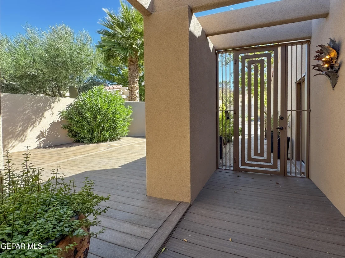 Photo of 1114 Los Jardines Circle