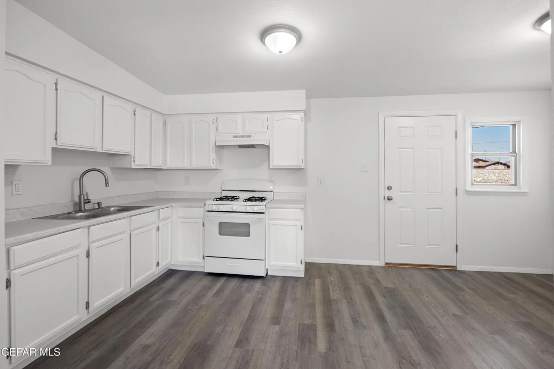 Photo of 200 ROMERIA Drive