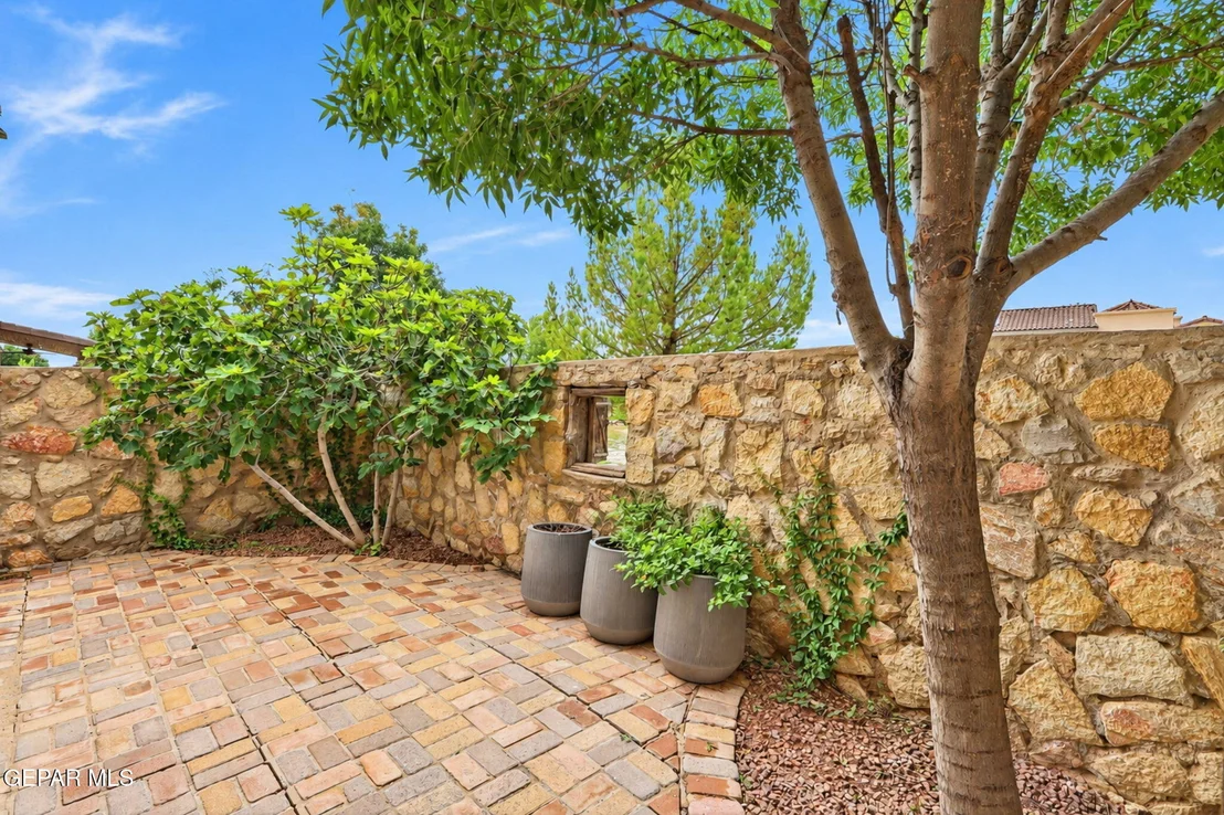 Photo of 5617 RIVER RUN Street
