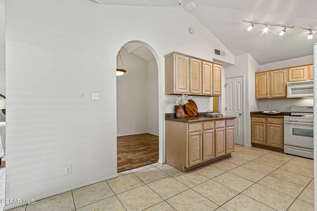 Photo of 1400 Maple Ridge Way