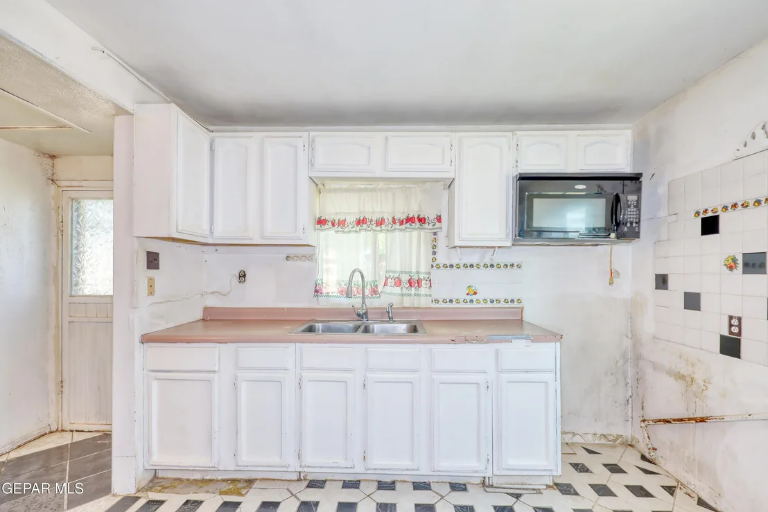 Photo of 7421 MINDORO Place