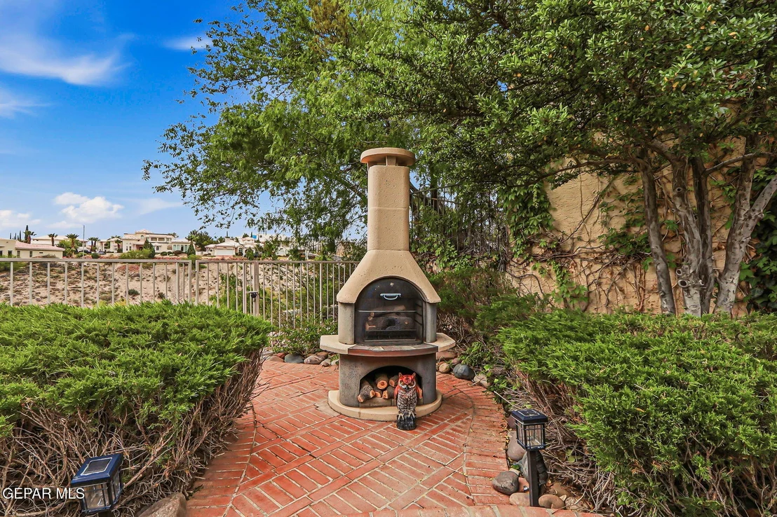 Photo of 1013 LOS JARDINES Circle