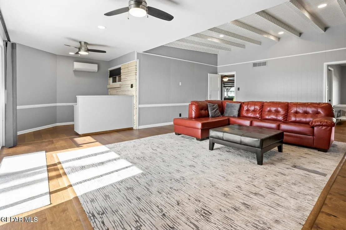 Photo of 409 SPRINGHILL Circle