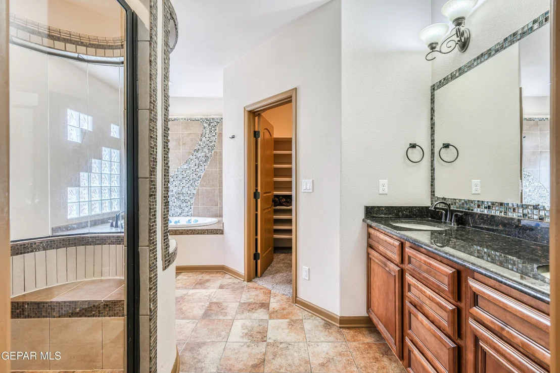 Photo of 12152 CHAPEL HILL Road