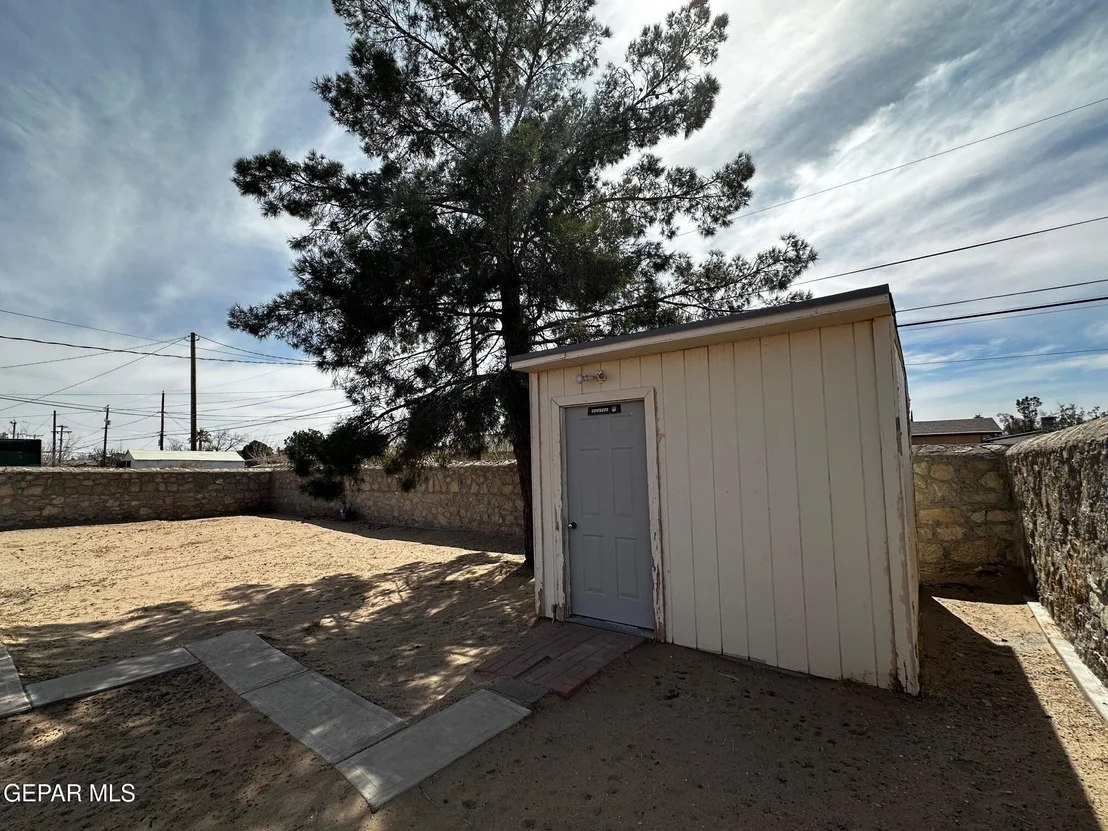 Photo of 8124 BURNHAM Road