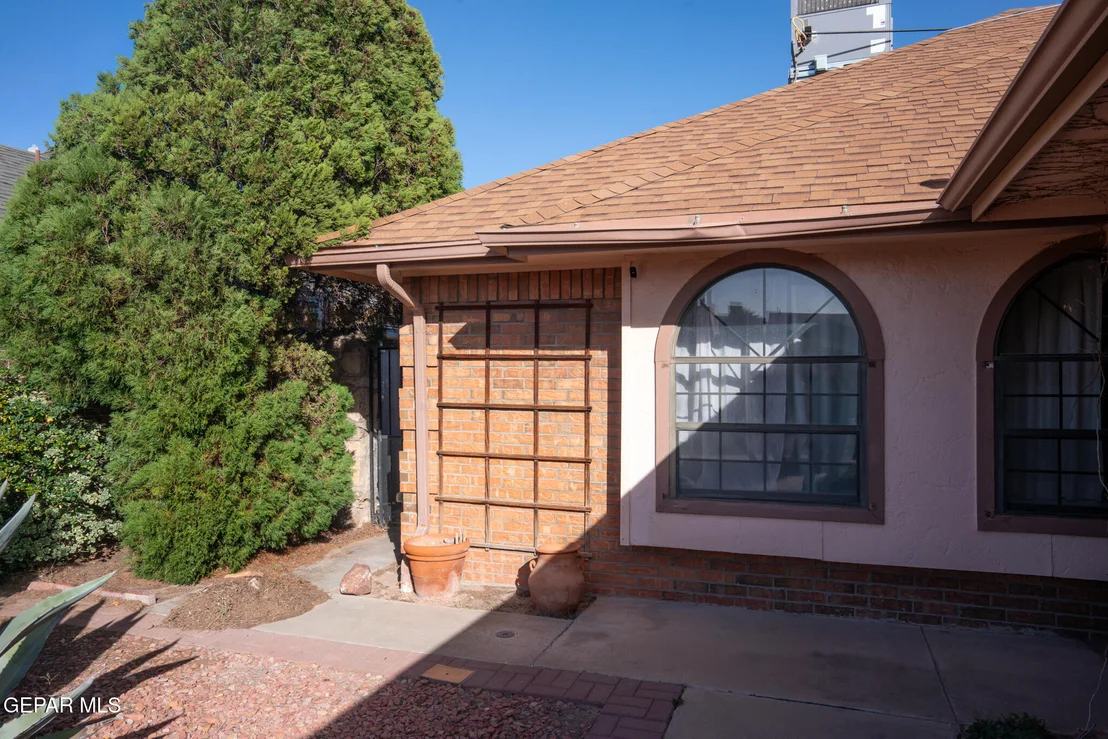 Photo of 1990 DANA BREE Drive