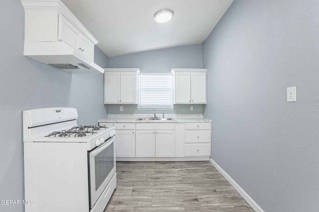 Photo of 3550 VANDERVEER Drive