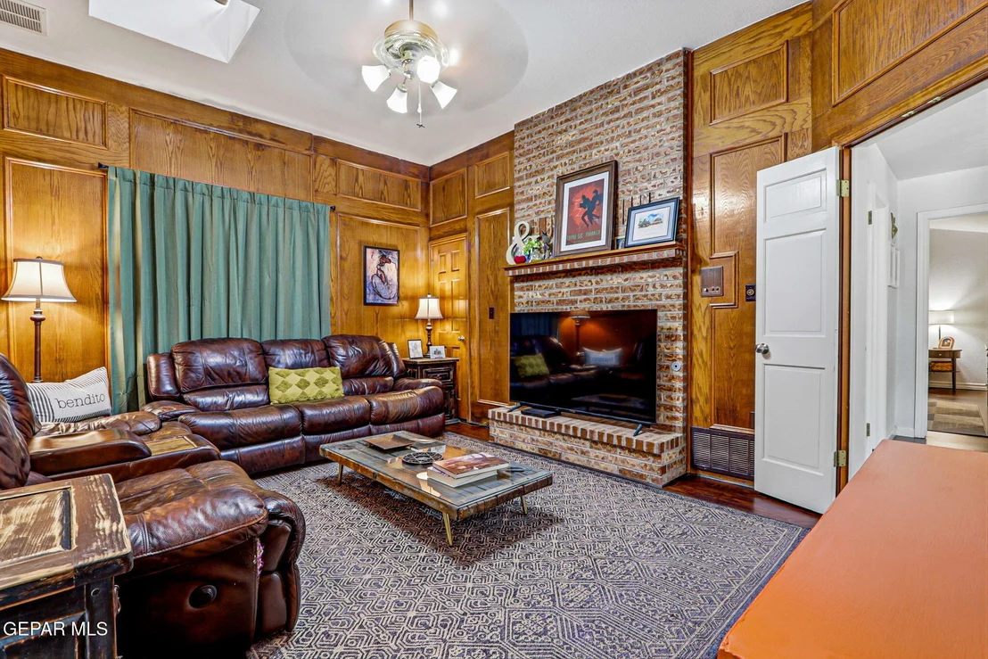Photo of 716 Willow Glen Drive