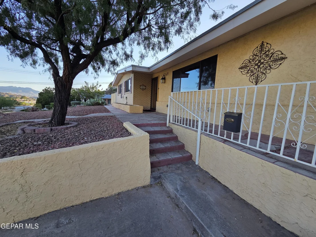 Photo of 4249 CANTERBURY Drive