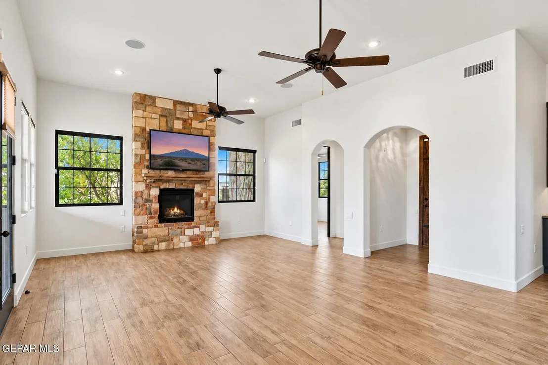 Photo of 5617 RIVER RUN Street