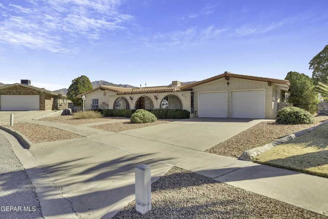 Photo of 612 SOMERSET Drive