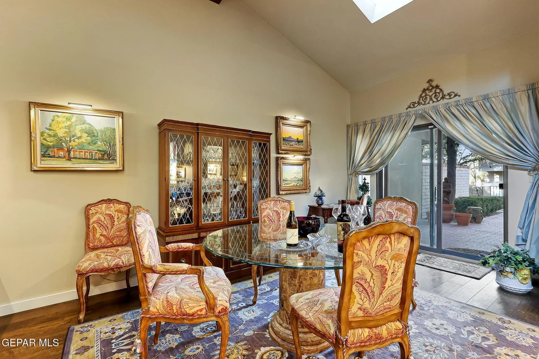 Photo of 821 Lakeway Drive