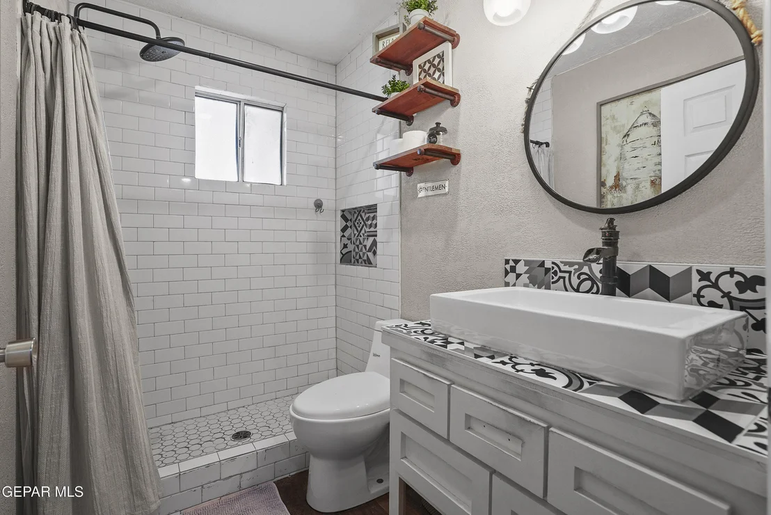 Photo of 731 PLAZER Place
