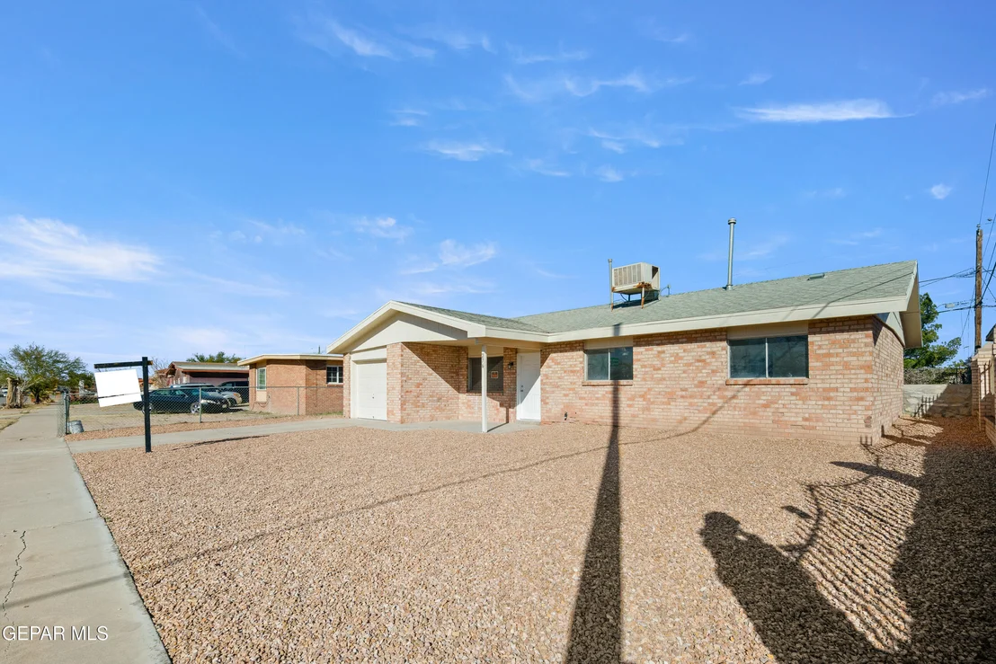 Photo of 276 ROMERIA Drive