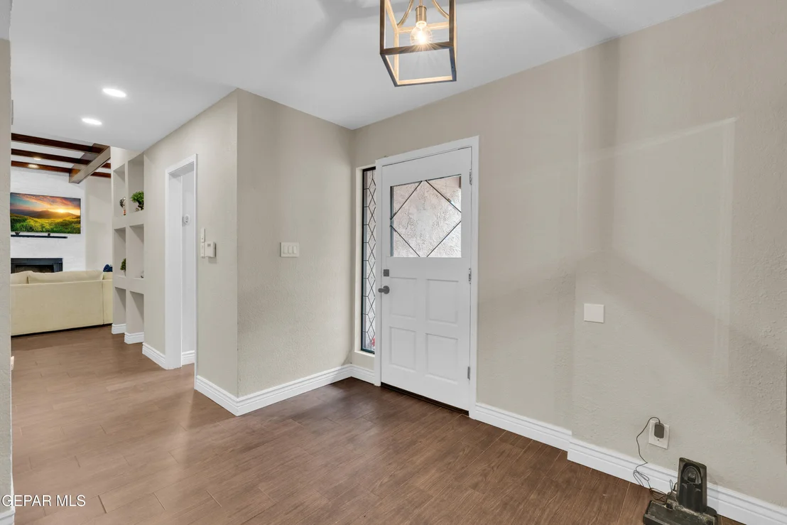 Photo of 425 VALPLANO Drive