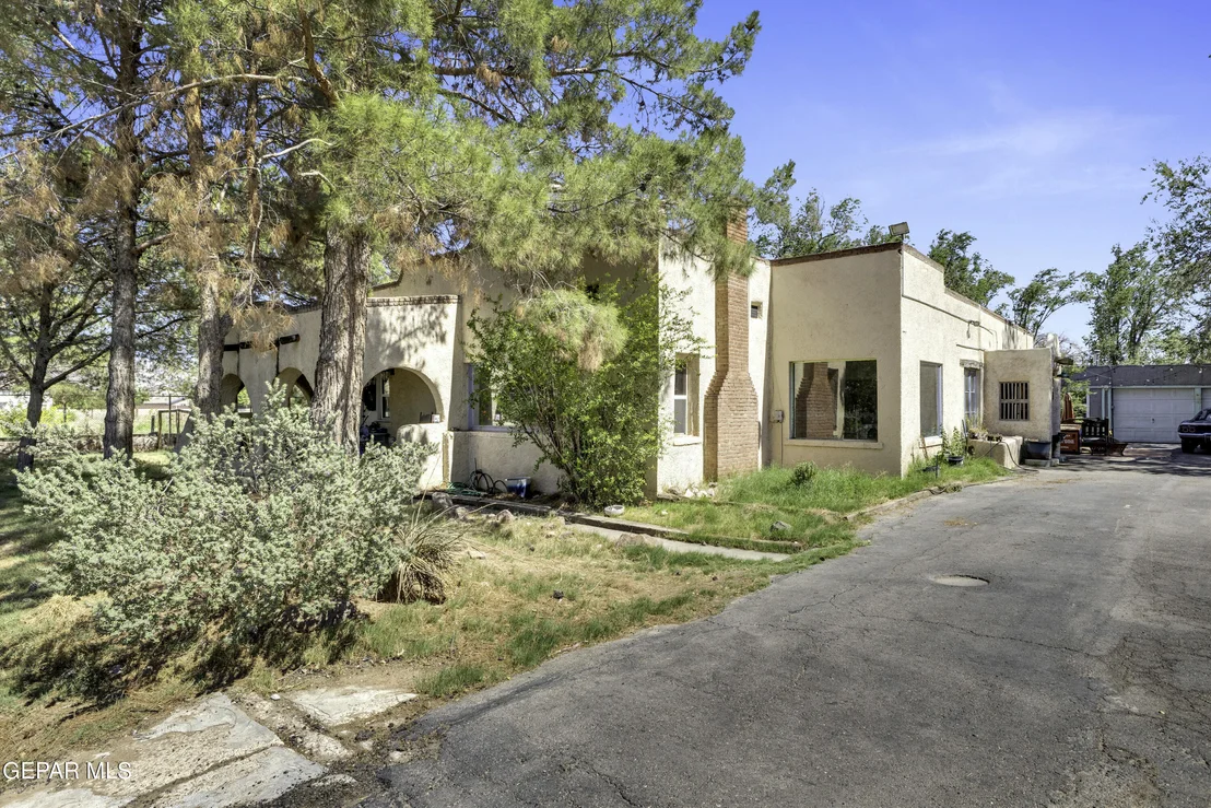 Photo of 932 W Borderland Rd. Road