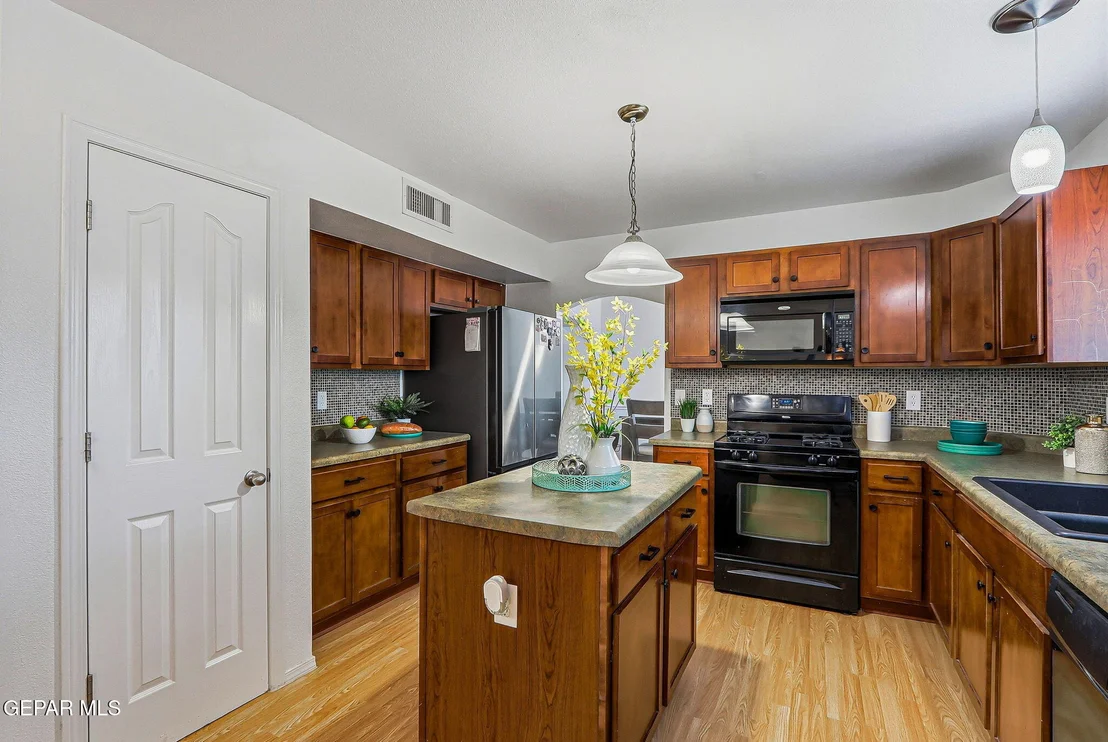 Photo of 680 Sequeiros Court