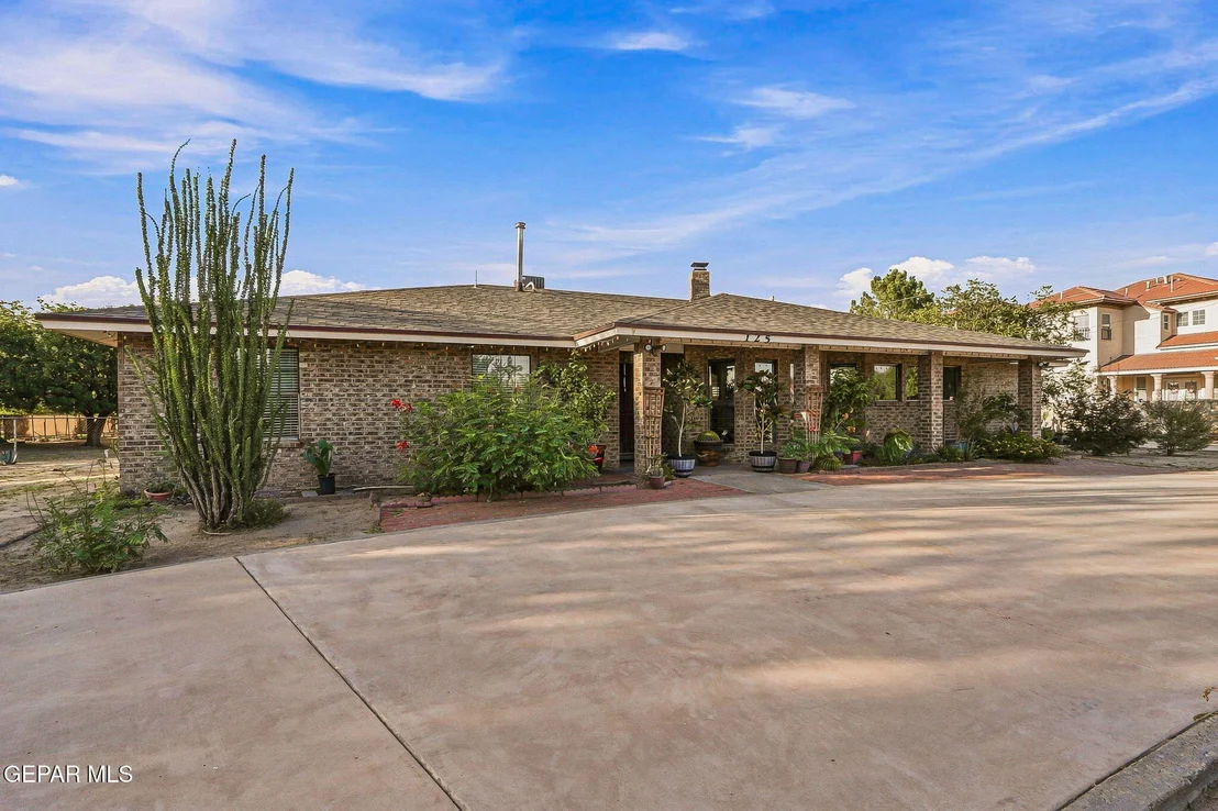 Photo of 125 LA NELL Drive