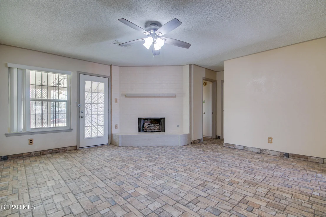 Photo of 5649 LONGVIEW Circle