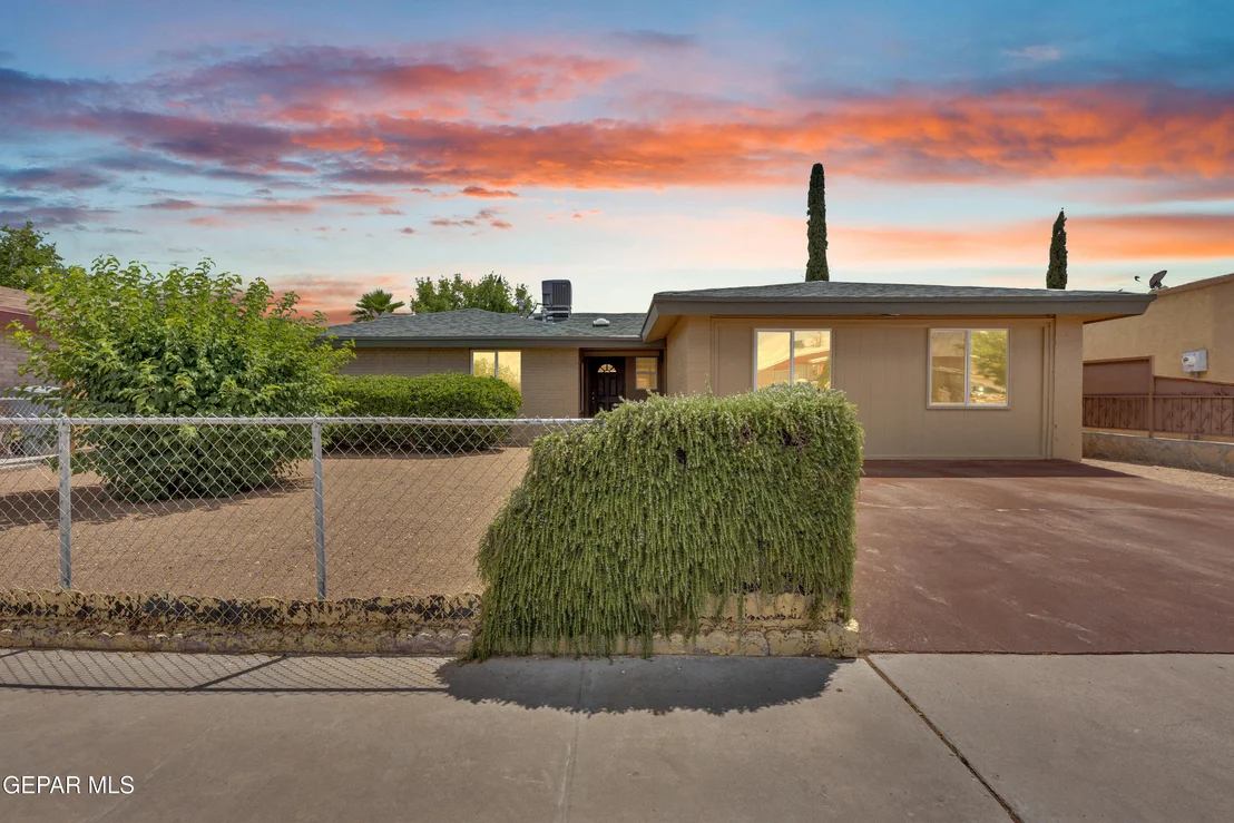 Photo of 9961 DESERT WILLOW Way