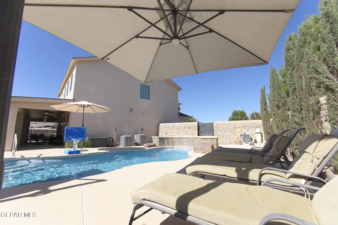 Photo of 987 GRANDEVOLE Drive